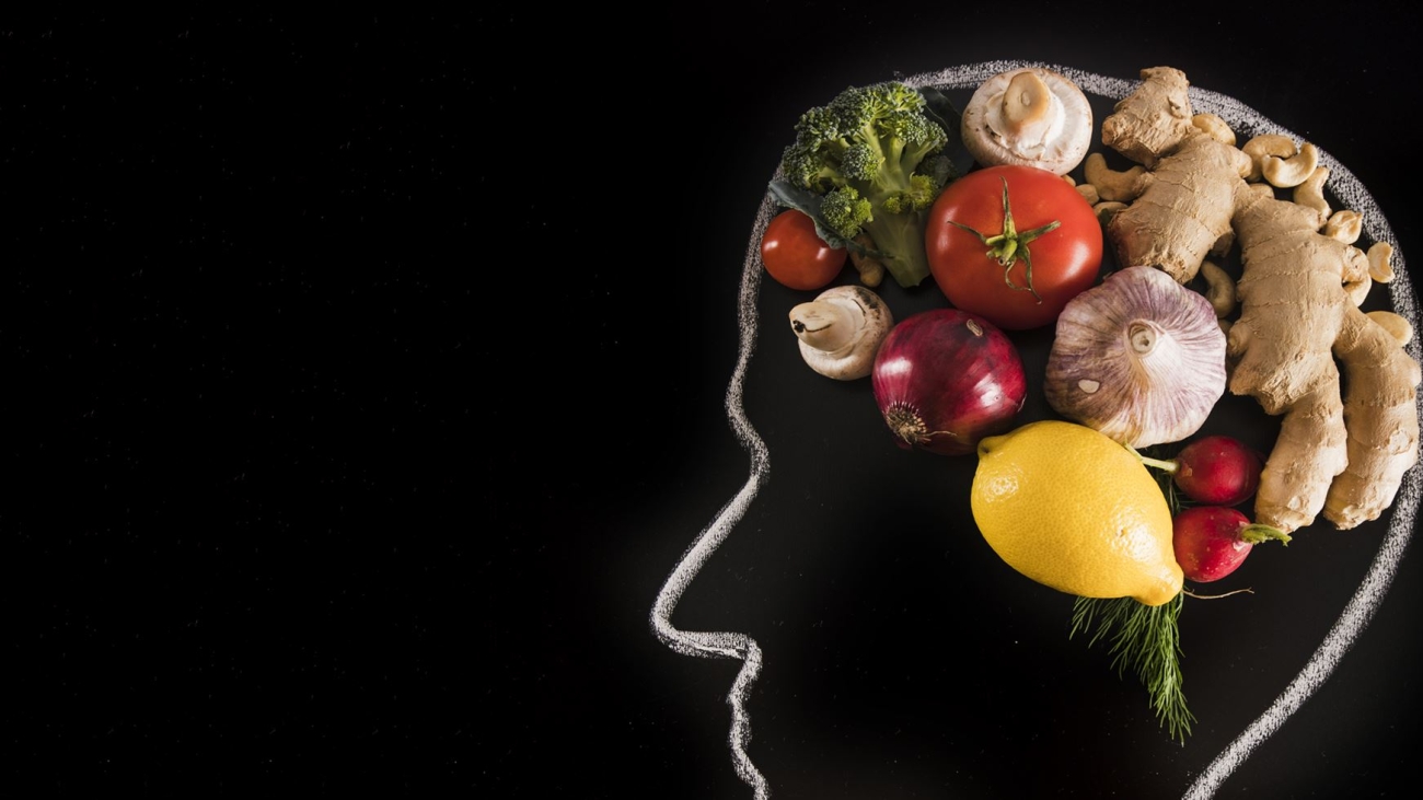 human-brain-made-with-vegetables-blackboard2-min