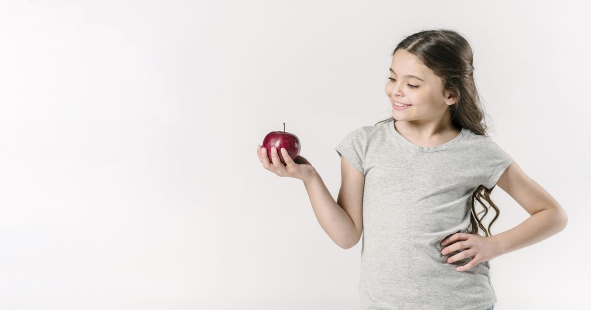 girl-studio-with-red-apple2
